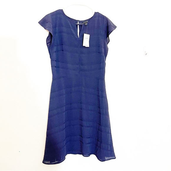 NWT Banana Republic Textured Flutter Sleeve Fit And Flare Dress Size 6 Blue - Picture 2 of 12
